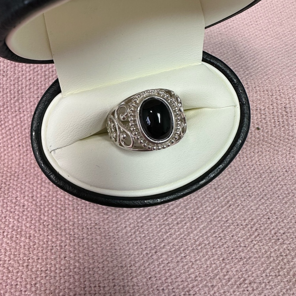 Elegant Silver and Black Women's Ring